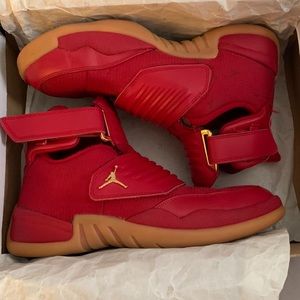 •Jordan generation 23 gym red (size 9 )mens